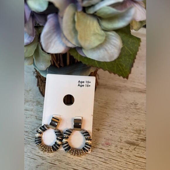 NEW! Goldtone & Navy Blue Hoop Earrings Hypoallergenic NWT - Picture 1 of 3